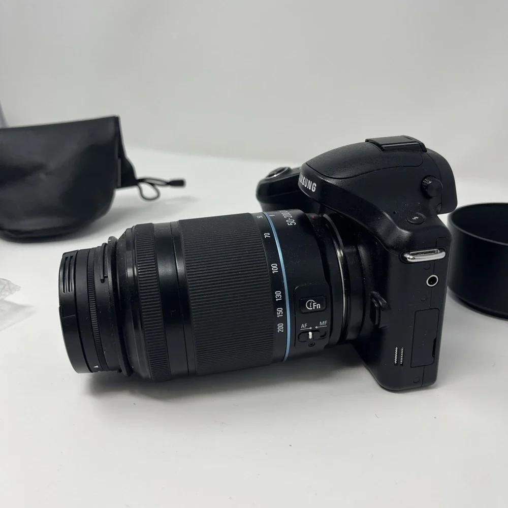 Samsung Galaxy NX EK-GN120A 20.3 MP f/3.5-5.6 SLR Mirrorless Camera Blac